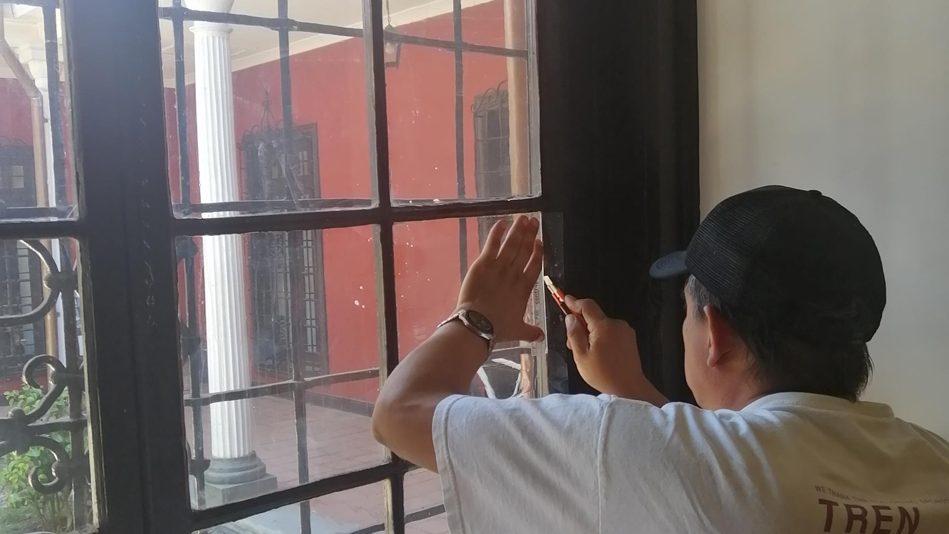 Instalación de filtros solares en ventanas del Museo