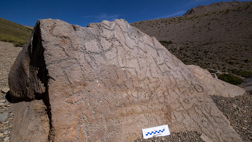 Petroglifo en Laguna del Maule