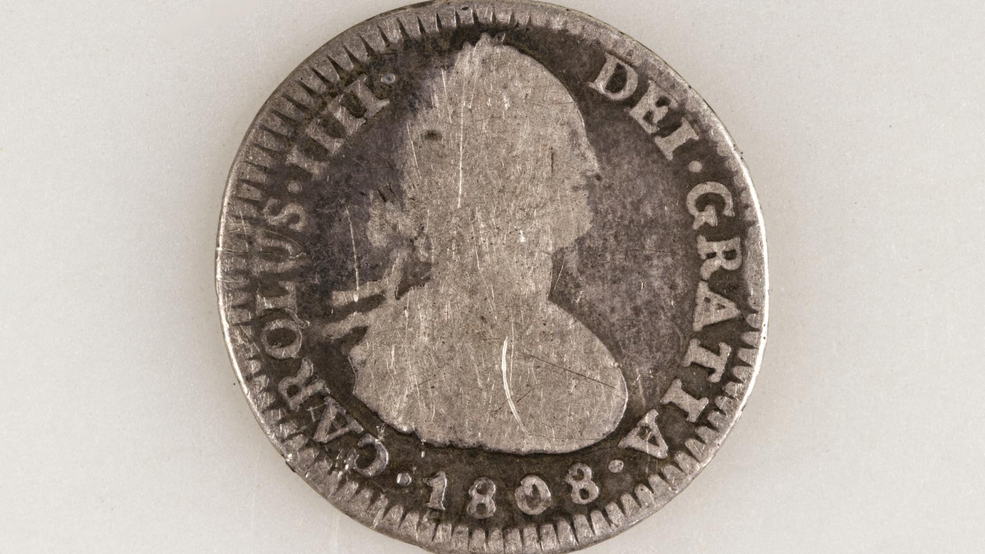 Moneda española de 1808, con la silueta del rey Carlos IV