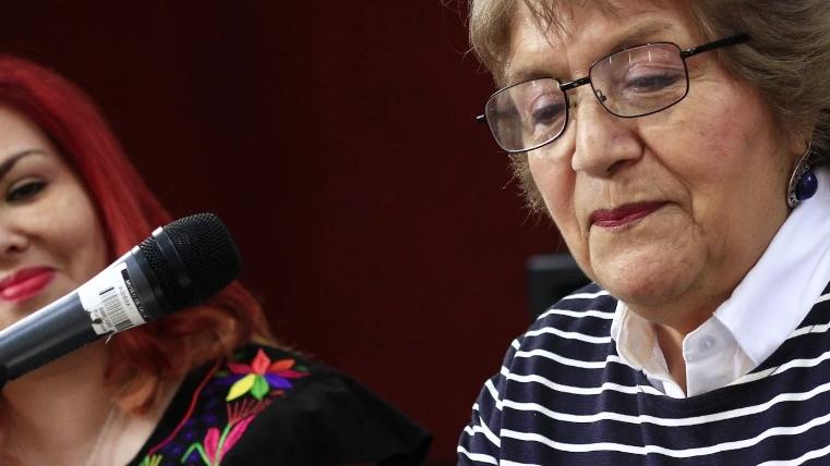 La escritora Marión Castillo en la presentación de su libro