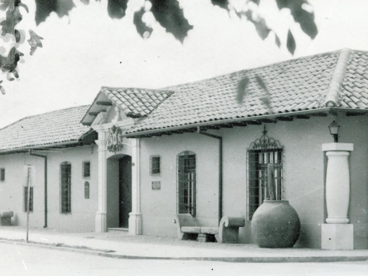 Frontis del Museo O'Higginiano y de Bellas Artes de Talca, mediados década 1960