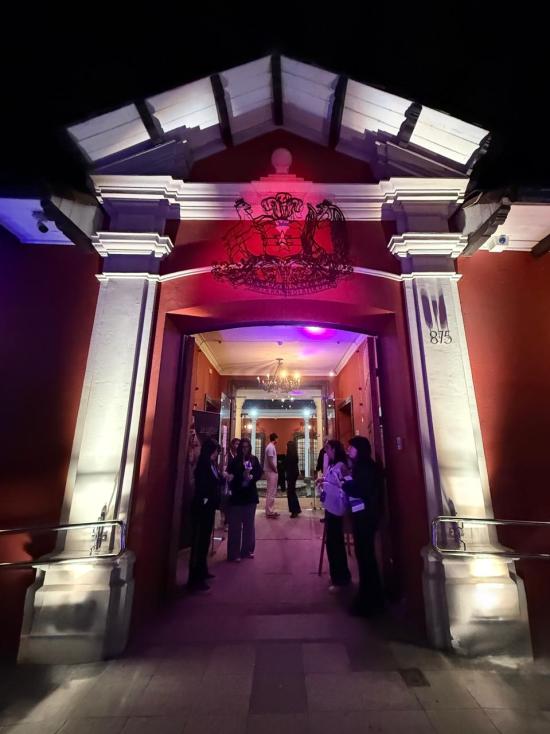 Frontis iluminado del MOBAT