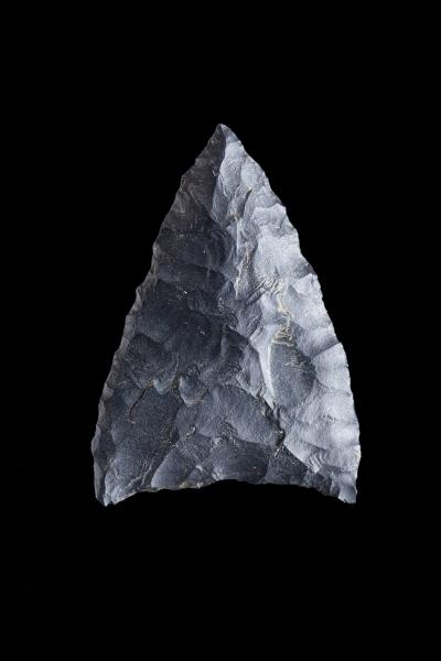Punta de proyectil triangular apedunculada Punta de proyectil triangular apedunculada