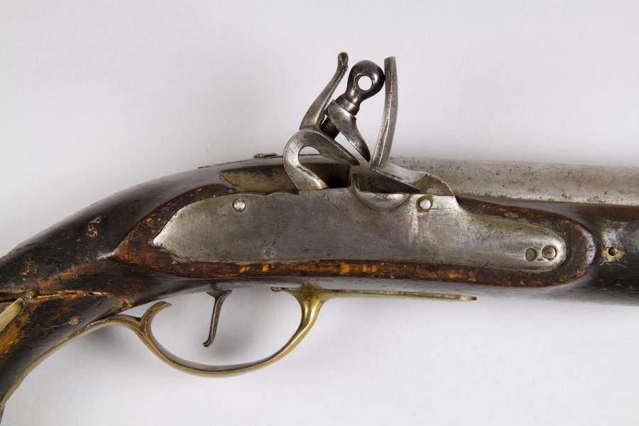Pistola de chispa (detalle), siglo XIX Pistola de chispa (detalle), siglo XIX