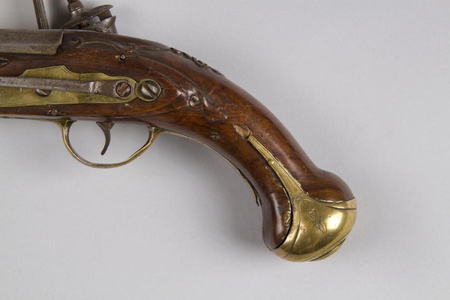 Pistola de chispa (detalle), siglo XIX Pistola de chispa (detalle), siglo XIX
